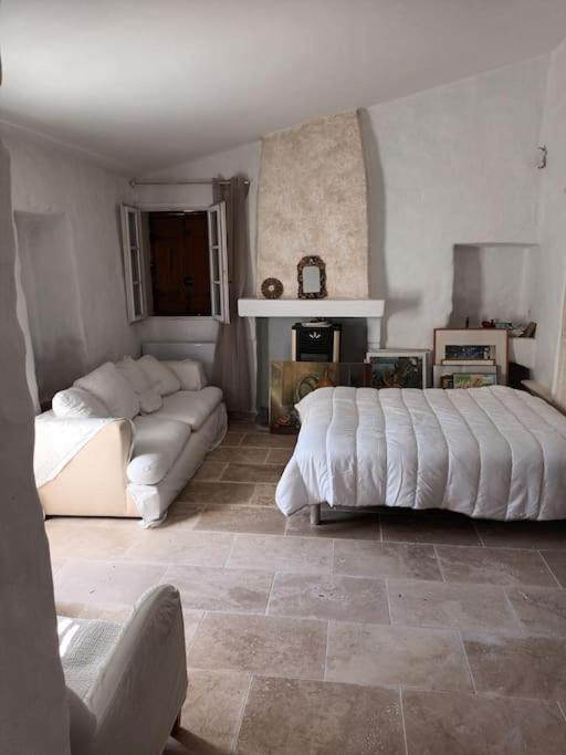 La Maison Bleue Montfort (Alpes-de-Haute-Provence)
